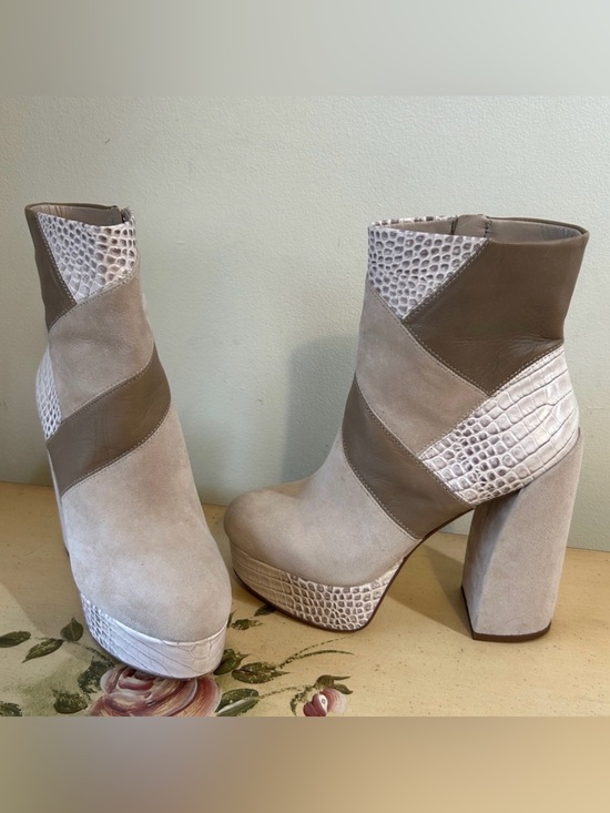 Vince Camuto Shoes - Vince Camuto Gilisama Boho Patchwork Tan White Suede Leather Platform Boots